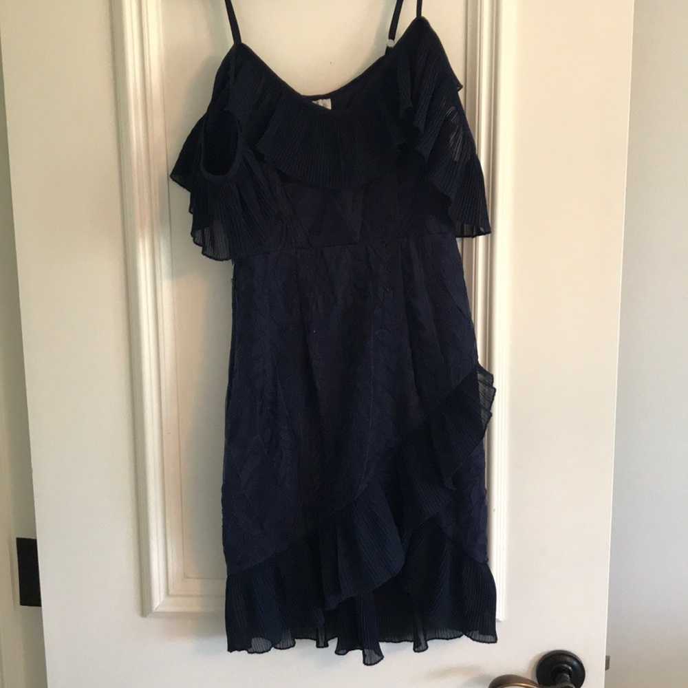 BEAUTIFUL prom dress.